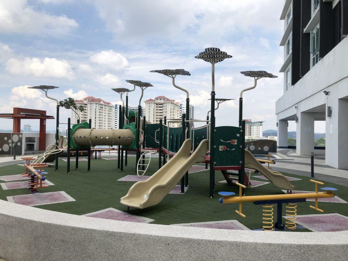 Yenni Duplex @ Decentrum, Kajang Seri Kembangan Zewnętrze zdjęcie
